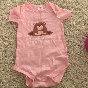 Baby onesie, it’s reads ‘do I look like a meteorologist’